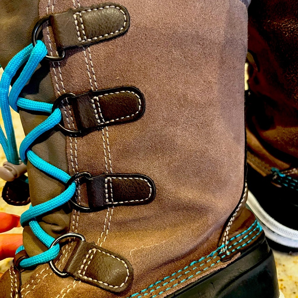 Warm insulated kids snow boots worn once